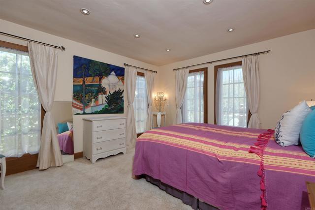 Building Photo - 6018 Avenida Chamnez