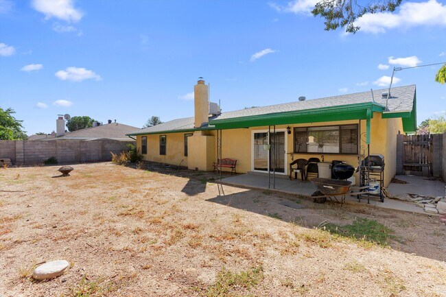 Building Photo - 5400 Dee Dr NE