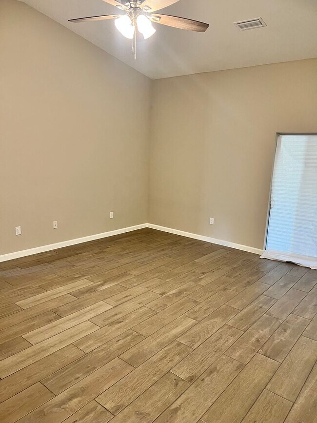 Building Photo - NEW 4 BEDROOM 3 BATH HOME! AMAZING LOCATION!