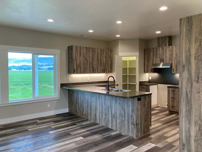 kitchen - 1219 N 1150 E