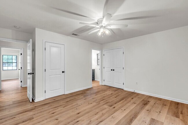 Building Photo - Beautifully Renovated 3 bed/2.5 bath in Ri...