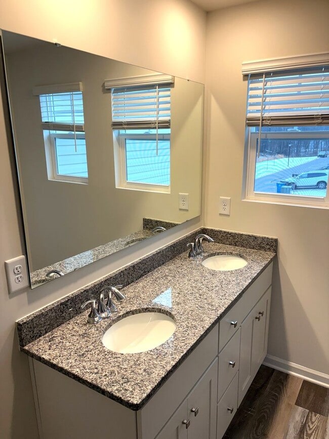 Building Photo - FIRST MONTH FREE - Stunning 3BR 2.5BA Home in Mooresville • 2 Car Garage