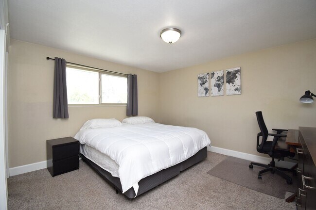 Building Photo - Updated 5 Bed West Valley Gem with Great Layout & Outdoor Living Space!!