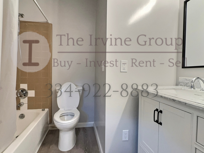 Building Photo - 3 bed 2 bath with 2 car garage