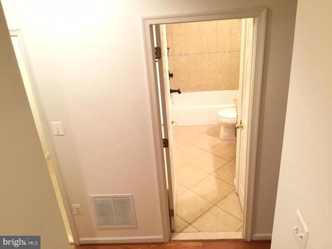 Building Photo - 724 Vestal St