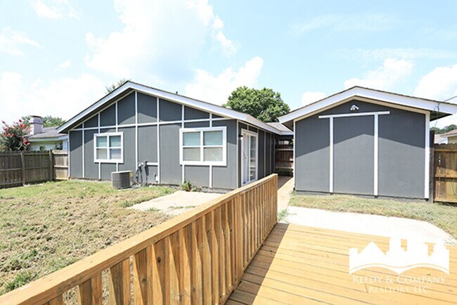 Building Photo - 6333 Raible Dr