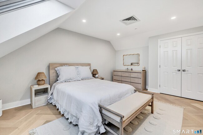 Building Photo - 43 Harbor Dr