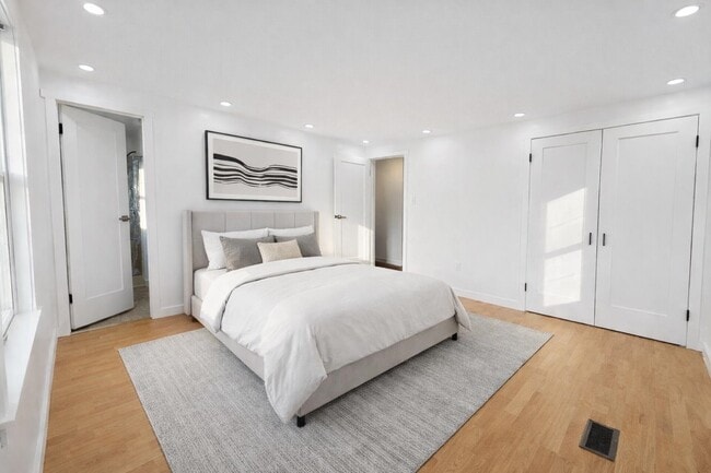 Building Photo - 87 Merseles St
