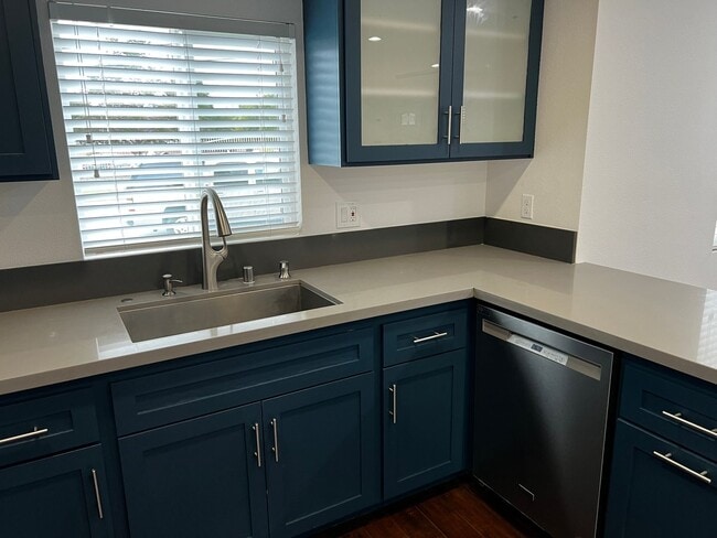 Building Photo - Beautiful 3 Bed 2 Bath House for Rent in W...