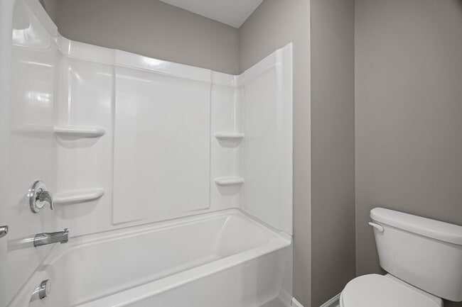 Building Photo - Spectacular 5 Bedrm, 3.5 Bath in the gated...