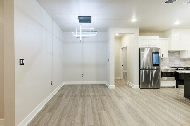 Building Photo - 5825 Grinnell St