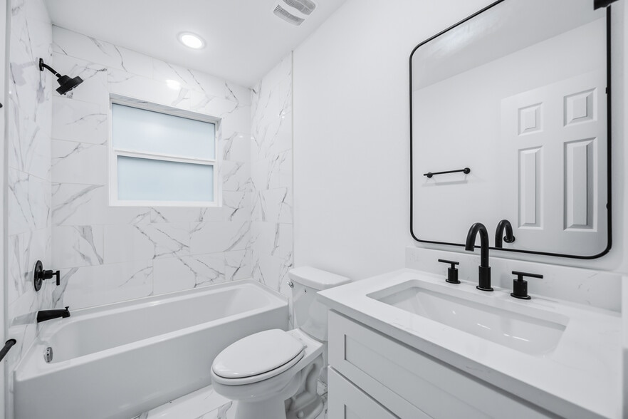 Building Photo - 9316 Sundown Dr