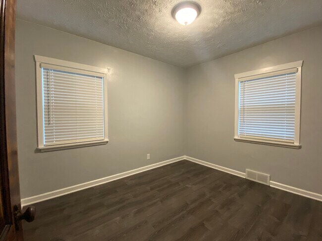 Building Photo - 138 Elmwood Dr