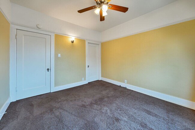Building Photo - Charming Midtown 1-Bedroom Apartment with Private Balcony and Hardwood Floors!
