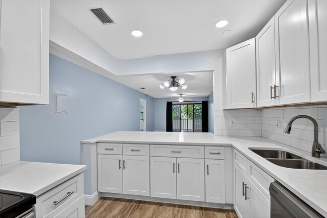 Building Photo - 5985 Forest Hill Blvd