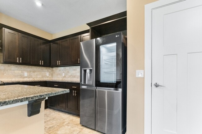 Building Photo - 1200 Ridgeway Dr