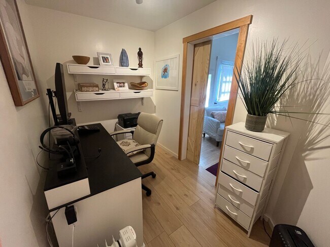 Building Photo - Fully Furnished 4 Bed Single Family House ...