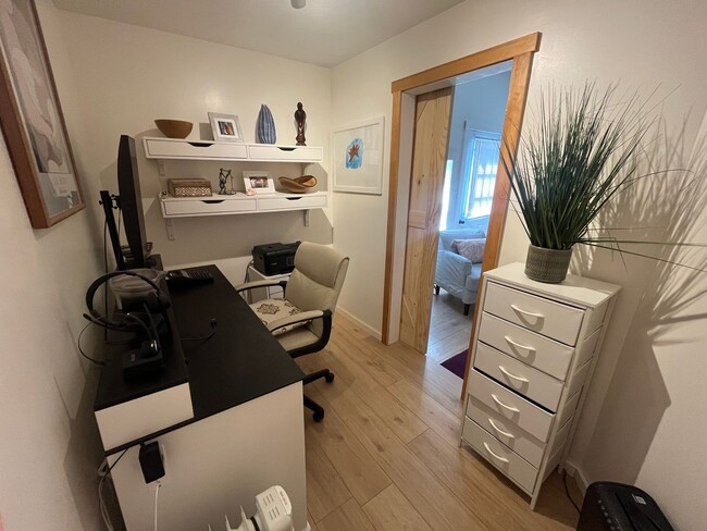 Building Photo - Fully Furnished Single Family House for Re...