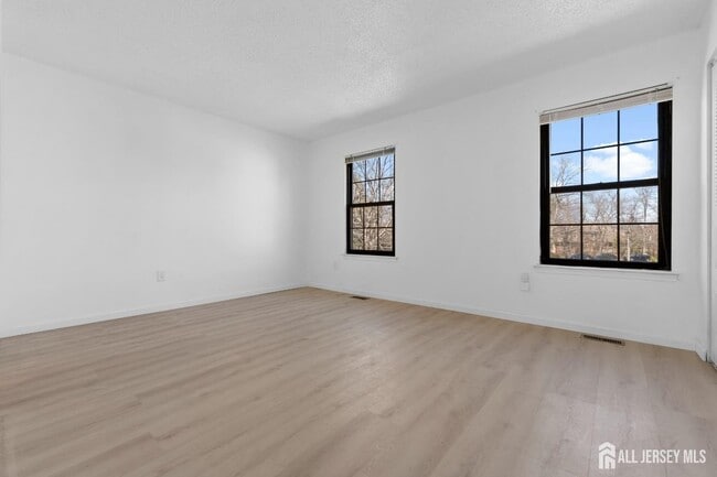 Building Photo - 467 Andover Pl
