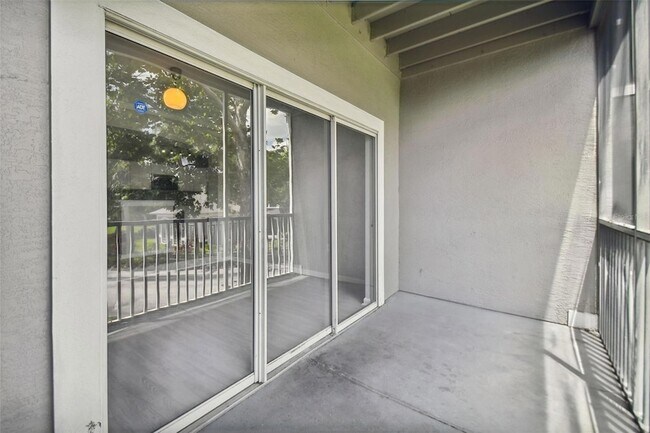 Building Photo - 9405 Crescent Loop Cir