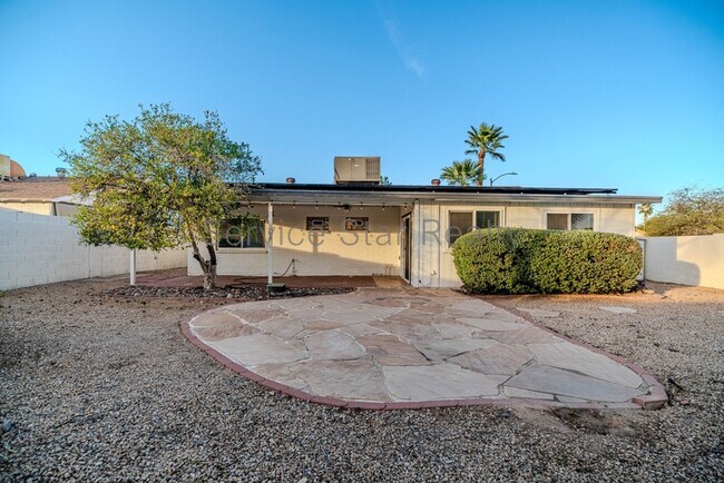 Building Photo - 2609 E Aster Dr