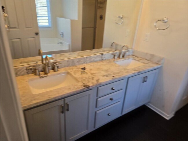 Building Photo - 607 McDowell Ln