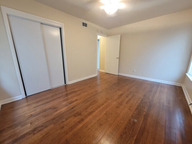 Building Photo - ****3 BEDROOM IN GARLAND**** $1700.00
