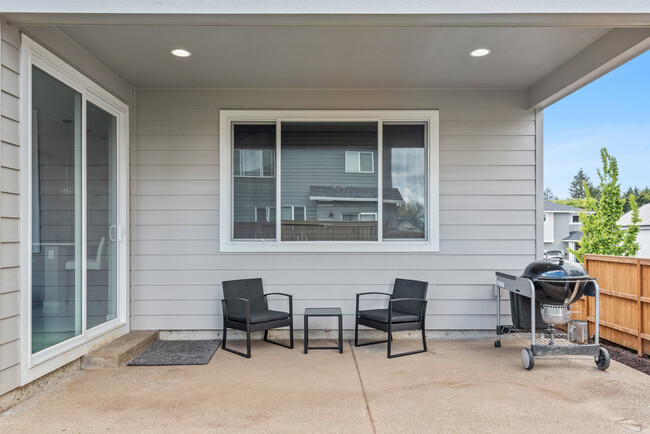 Building Photo - 9704 SW 173rd Ave