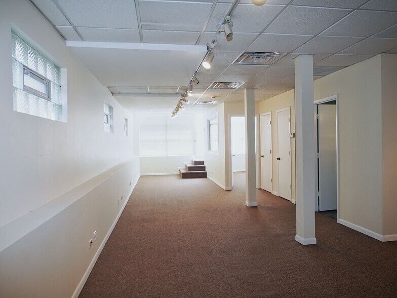 Building Photo - 4344 N Western Ave
