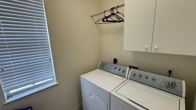Building Photo - Turnkey Furnished Short Term Rental Availa...