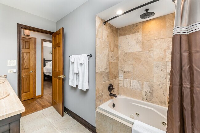 Building Photo - 336 N Walnut St