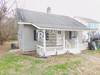 Building Photo - Move in special - Cozy 2 Bedroom/1 Bath Ho...