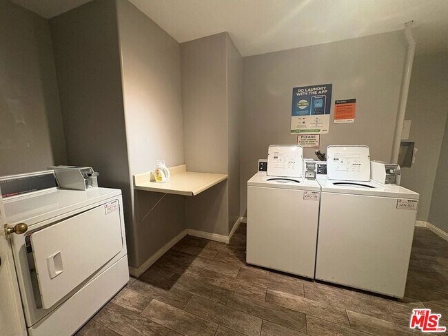 Building Photo - 14335 Huston St