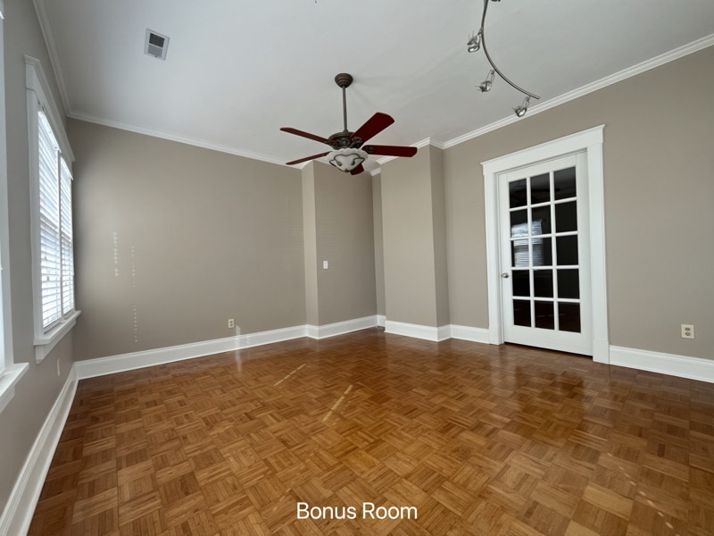 Building Photo - 1112 E Walnut St