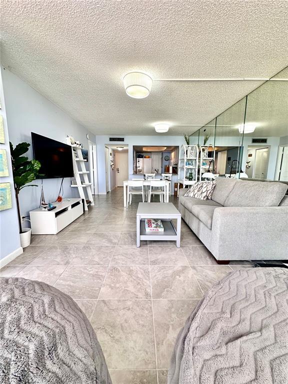 Building Photo - 6361 Bahia Del Mar Blvd S