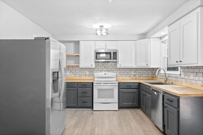 Building Photo - 1804 Palamino Dr