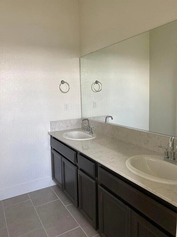 Building Photo - 2454 Fidalgo Wy