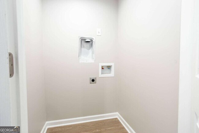 Building Photo - 5647 Queensborough Dr