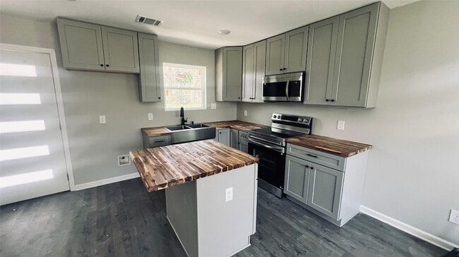 Building Photo - 1623 Seley Ave