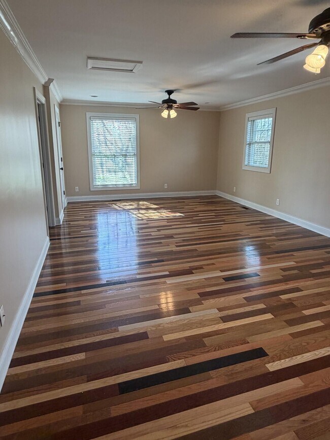 Building Photo - 110 Pineur Rd