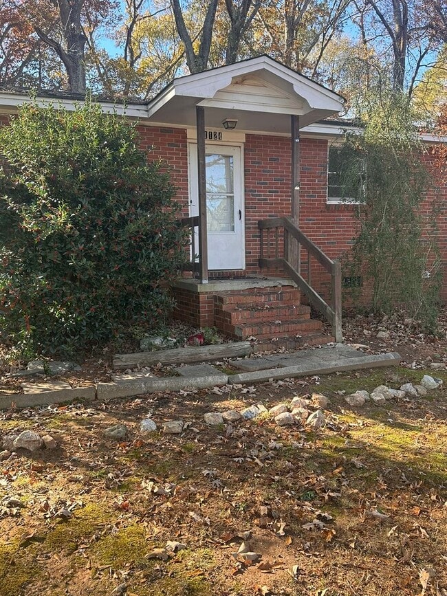 Primary Photo - 1124 Erskine Rd