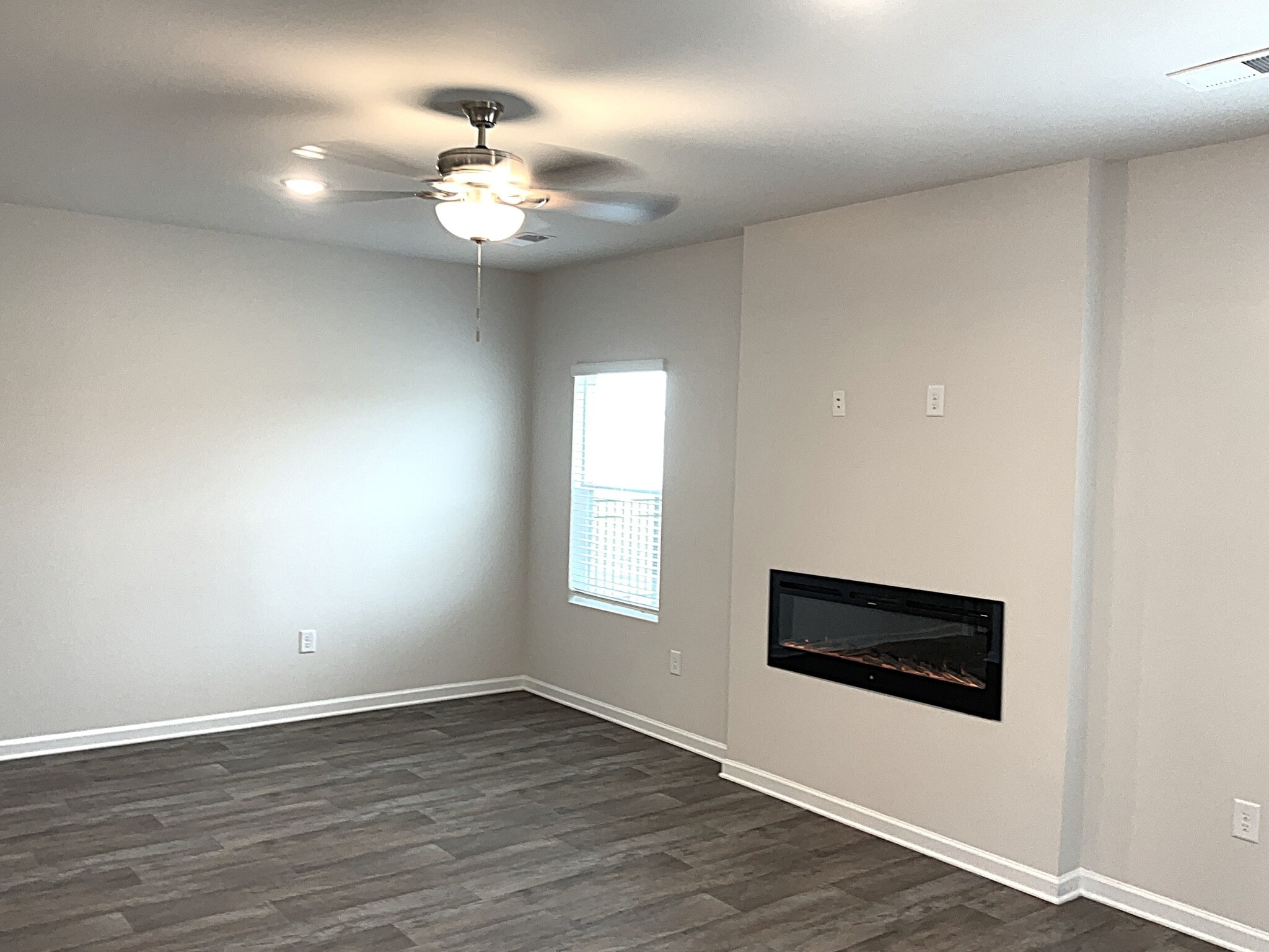 Building Photo - 3160 Emberly Dr