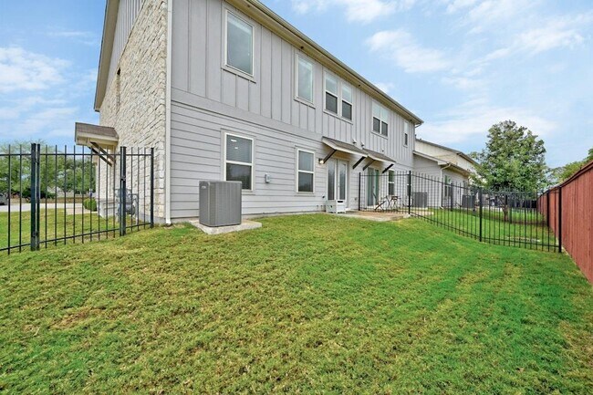 Building Photo - 1300 Catalan Rd