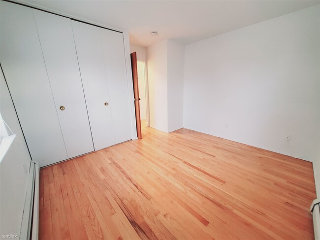 Building Photo - 1 br, 1 bath Condo - 28 Belltown Rd Unit L