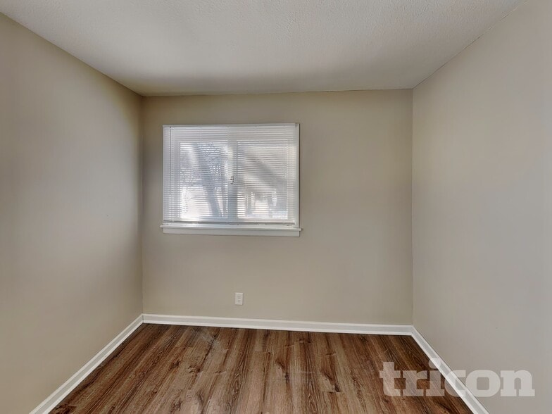 Building Photo - 13516 Grand Ave