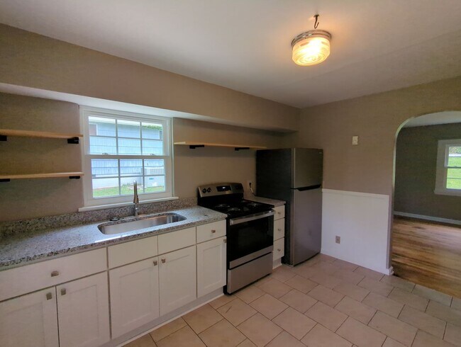 Building Photo - 3415 Hartford Dr