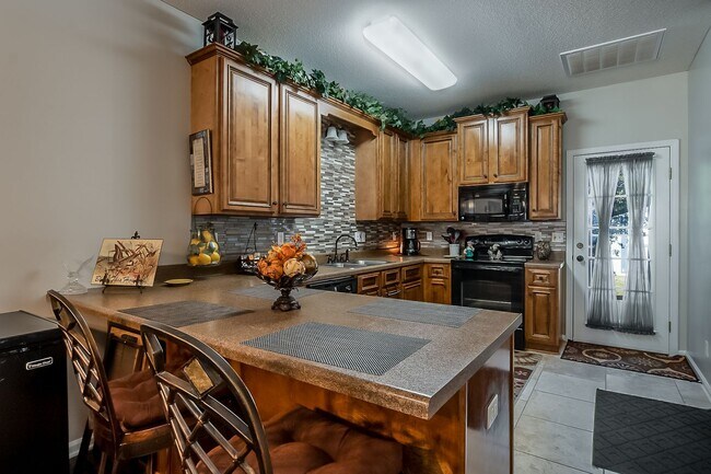 Building Photo - 3 bedroom 2 bathroom townhouse in Covington Villas