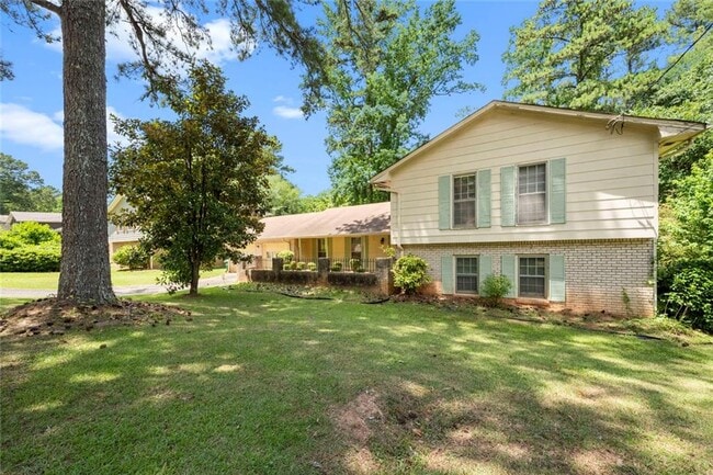 Building Photo - 4000 Pinehurst Pl