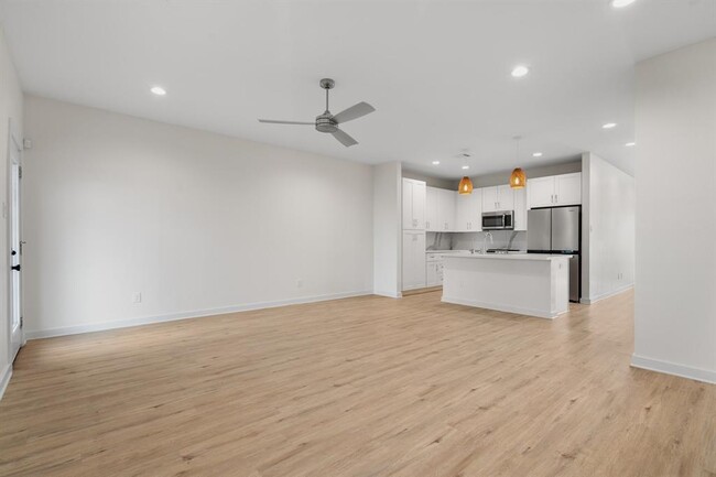Building Photo - 5710 Elysian St