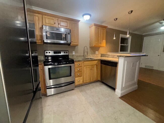 Building Photo - 4 Deer St